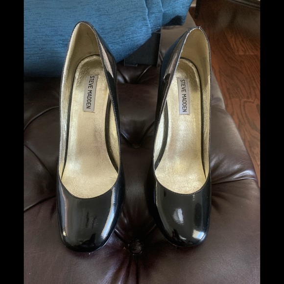 Black Patent Steve Madden Pump Pre-Owned Cond. 10 - Picture 1 of 6
